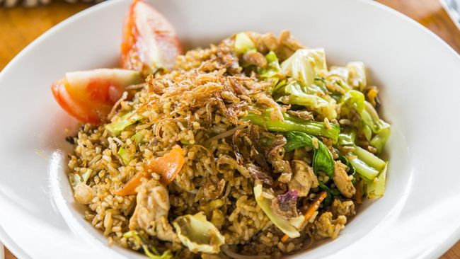 Nasi Goreng Gumelar: Rasa yang Menggigit Jiwa di Malam Cilacap